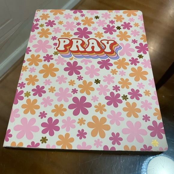 The Gracious Maker NEW Jurnal Pray - Picture 3 of 6
